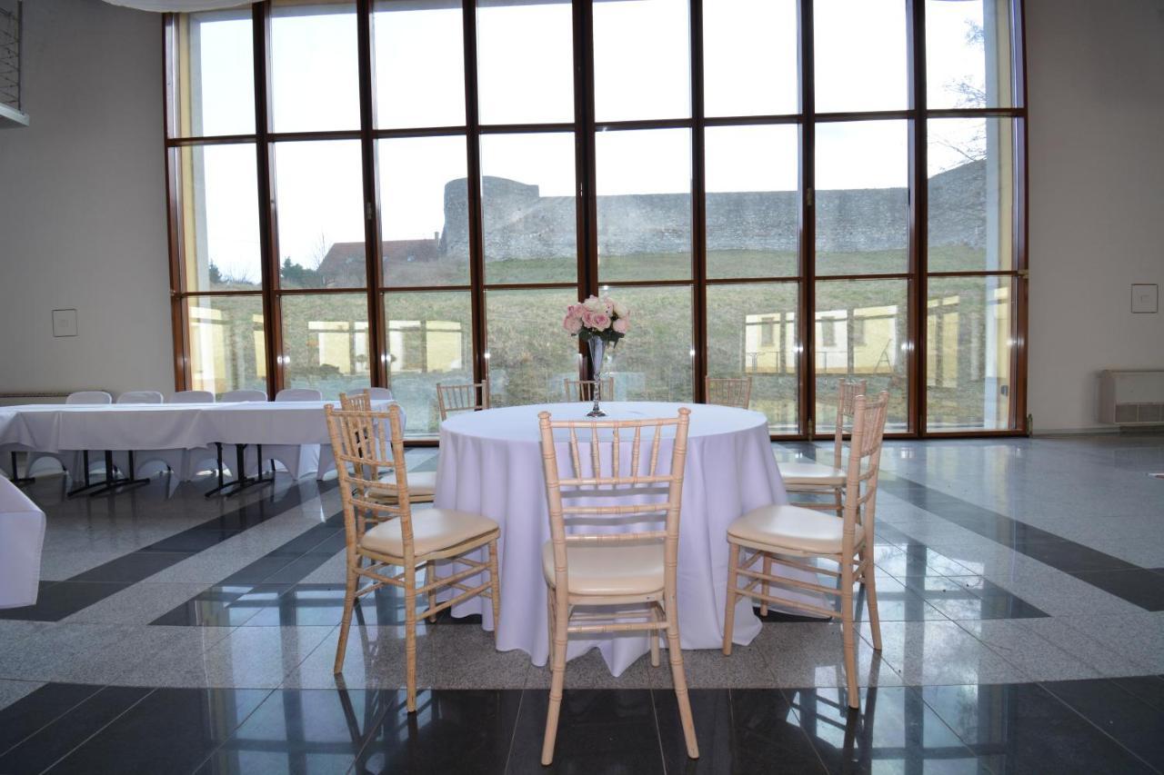 Hotel Hradna Brana Братислава Екстер'єр фото