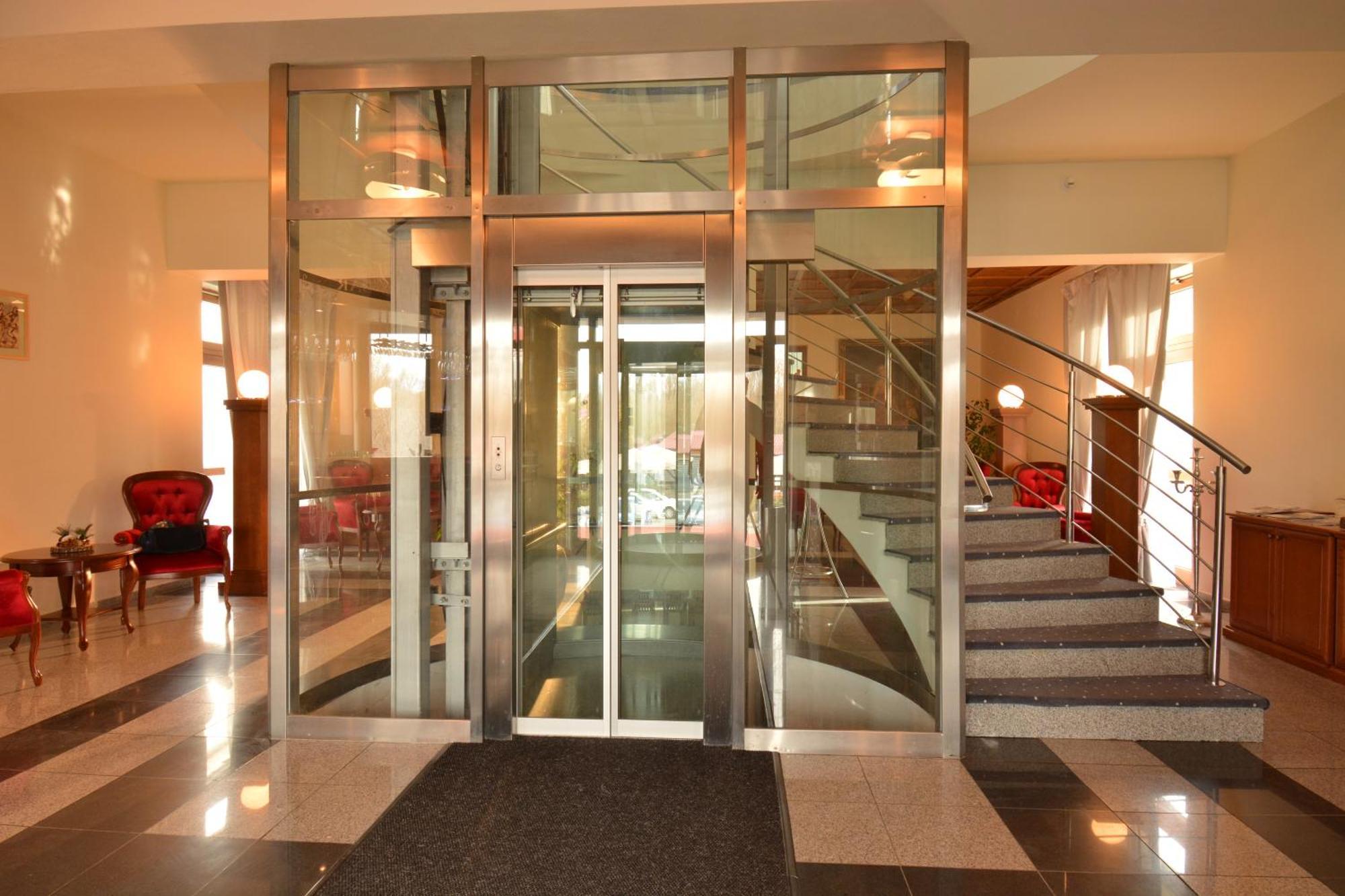 Hotel Hradna Brana Братислава Екстер'єр фото