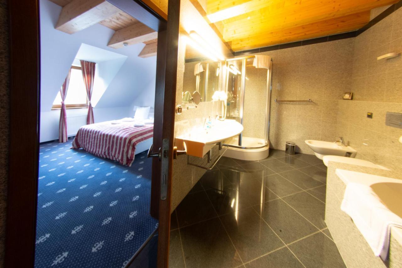 Hotel Hradna Brana Братислава Екстер'єр фото