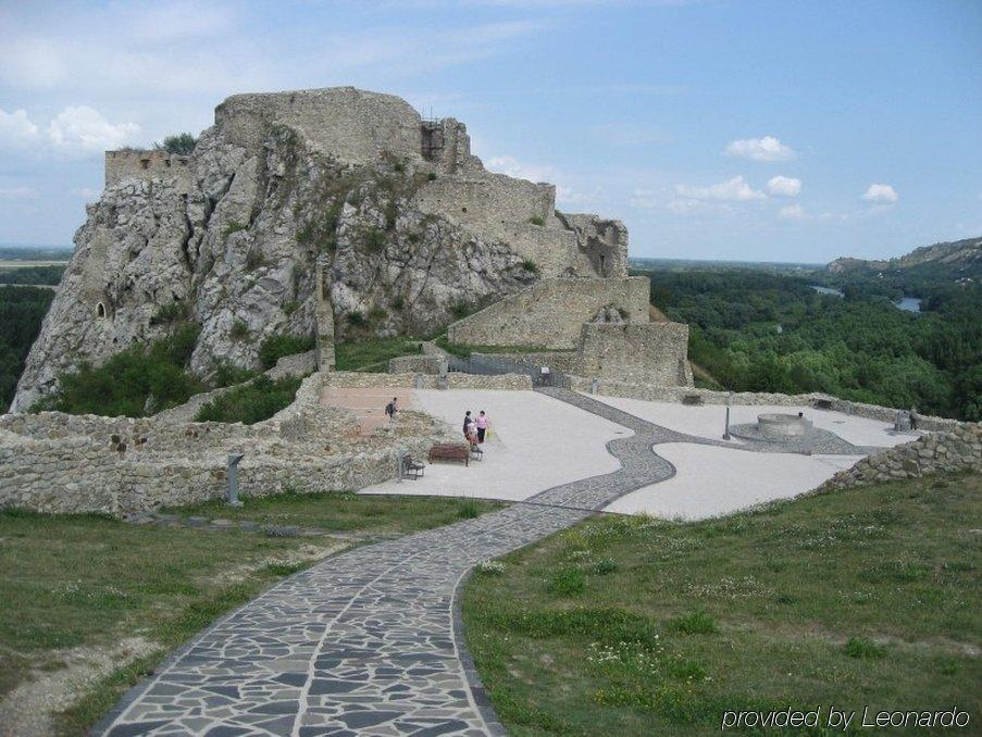 Hotel Hradna Brana Братислава Зручності фото